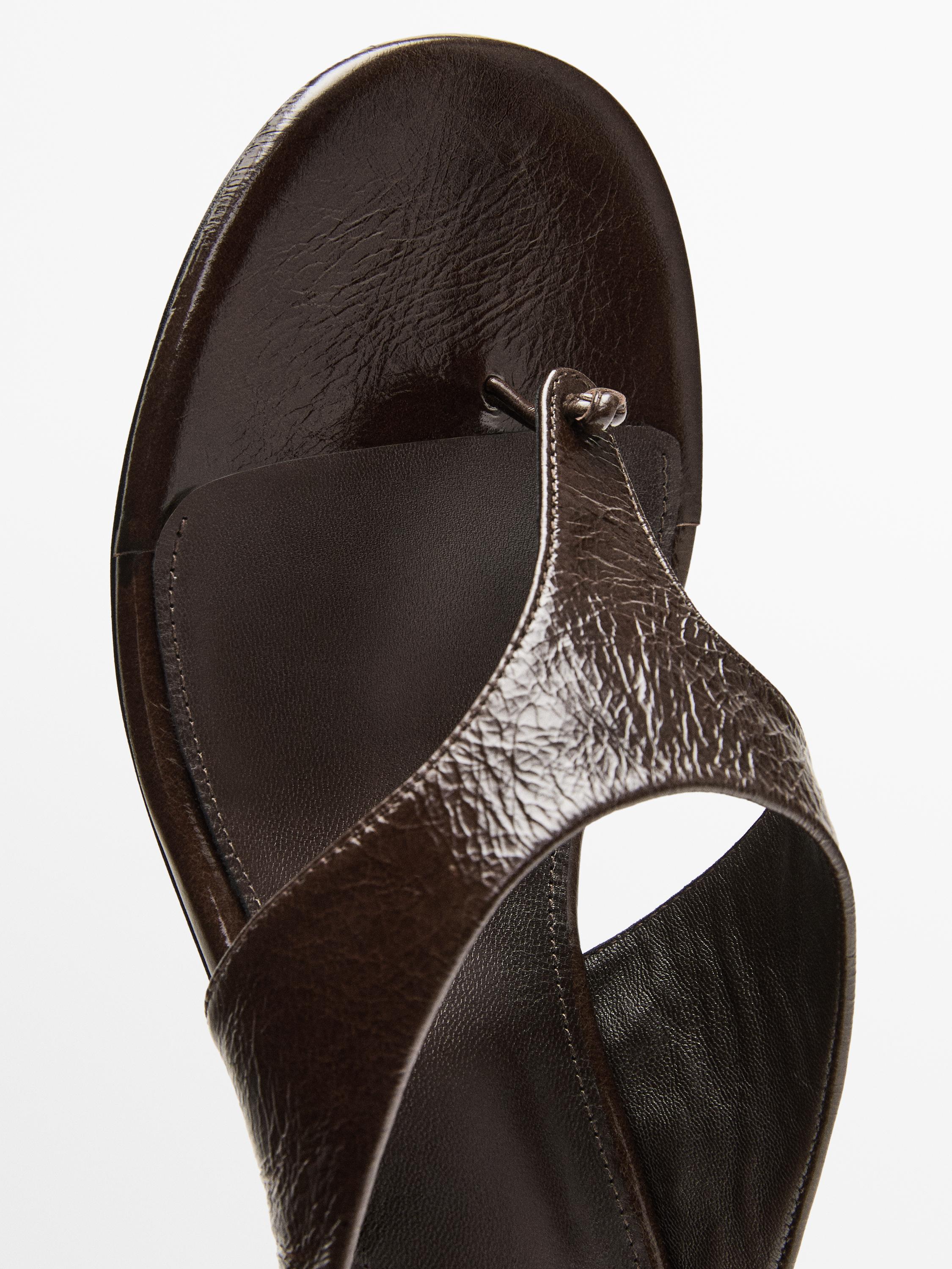 Sandales entre-doigts à talon